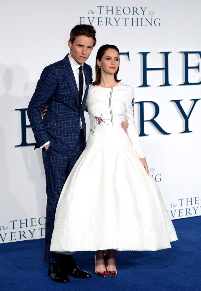 Eddie Redmayne chose not to wear black