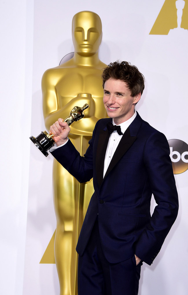 Eddie Redmayne chose not to wear black