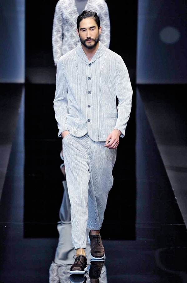 Milano Moda Uomo: Giorgio Armani Spring-Summer 2017 men's collection 