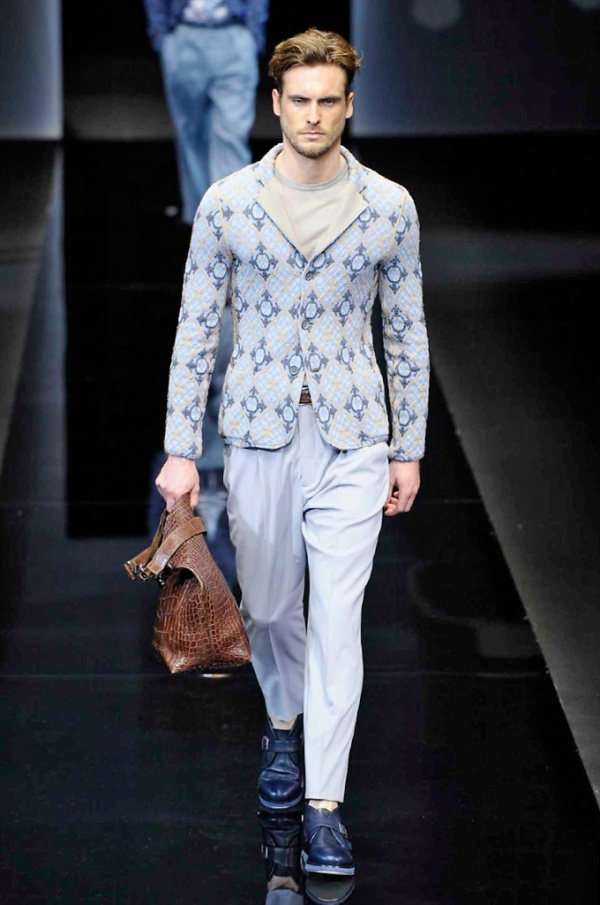 Milano Moda Uomo: Giorgio Armani Spring-Summer 2017 men's collection 