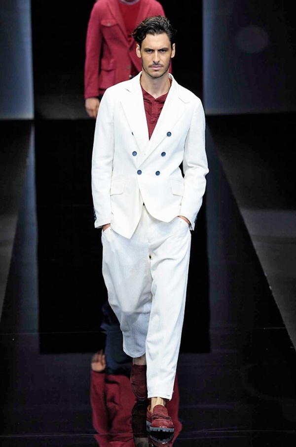 Milano Moda Uomo: Giorgio Armani Spring-Summer 2017 men's collection 