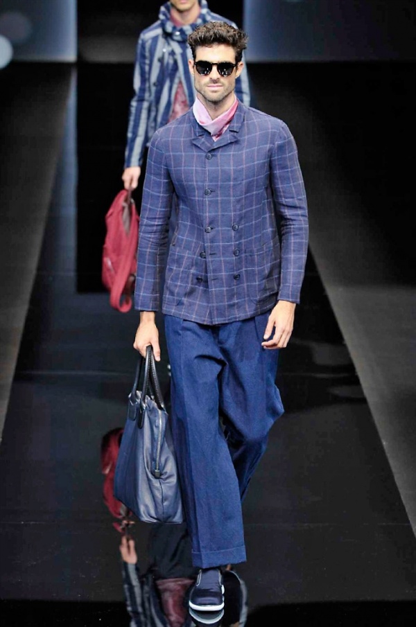 Milano Moda Uomo: Giorgio Armani Spring-Summer 2017 men's collection 