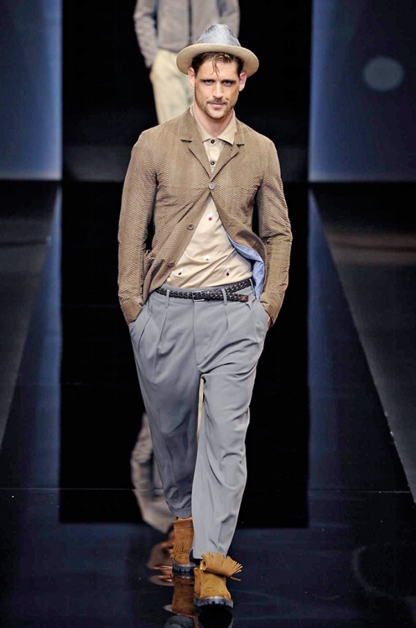 Milano Moda Uomo: Giorgio Armani Spring-Summer 2017 men's collection 