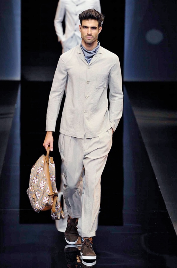 Milano Moda Uomo: Giorgio Armani Spring-Summer 2017 men's collection