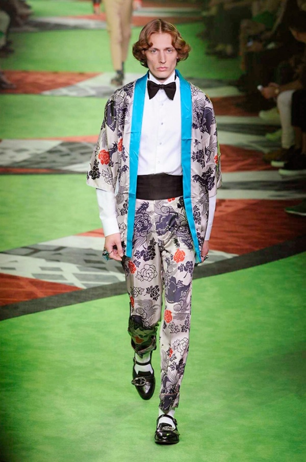 Milano Moda Uomo: Gucci Spring-Summer 2017 men's collection 