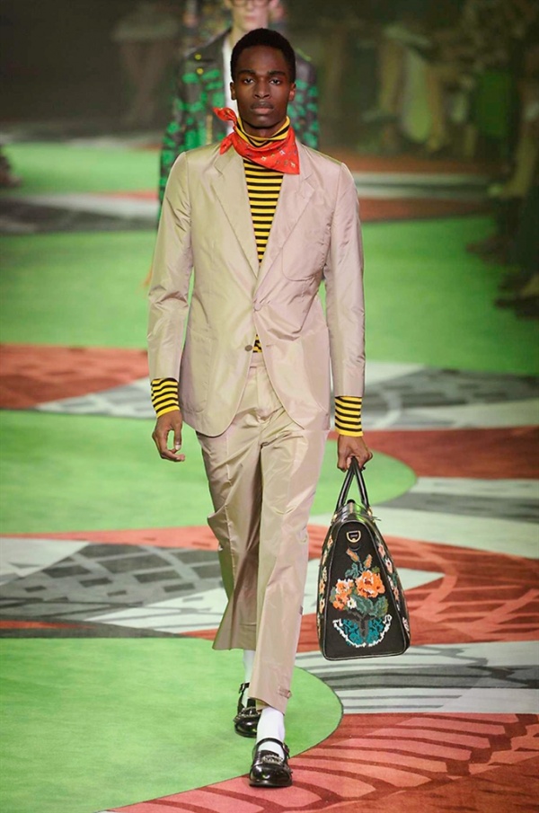 Milano Moda Uomo: Gucci Spring-Summer 2017 men's collection 