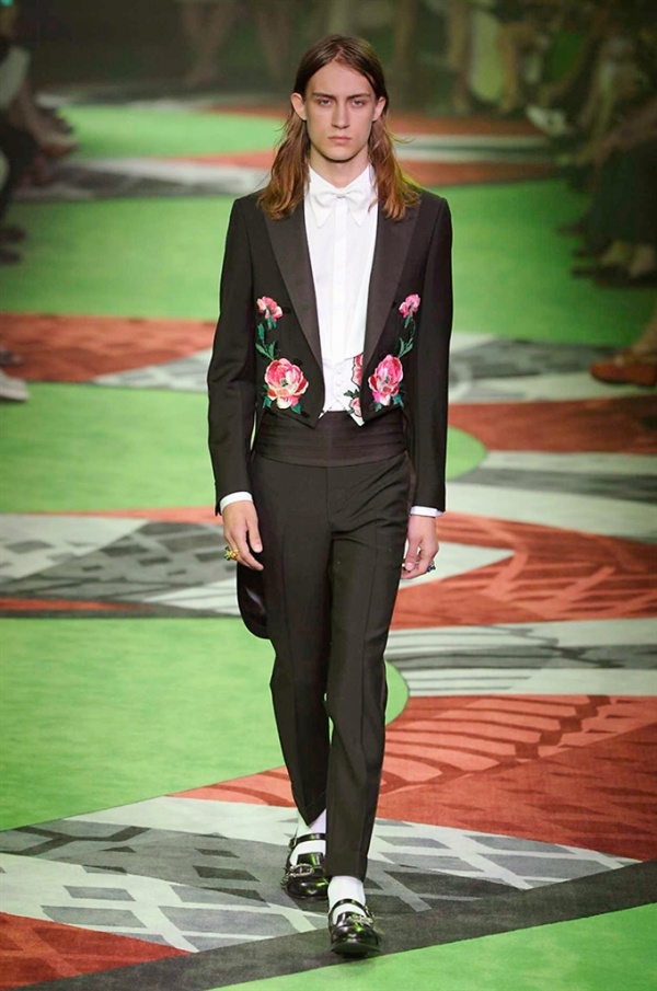 Milano Moda Uomo: Gucci Spring-Summer 2017 men's collection 