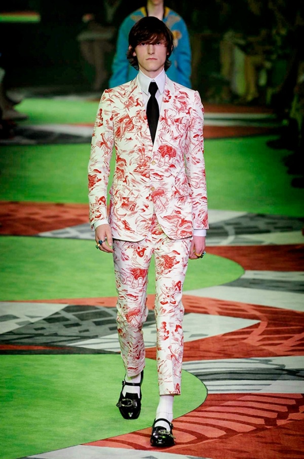 Milano Moda Uomo: Gucci Spring-Summer 2017 men's collection 