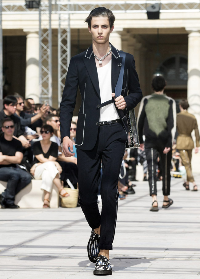 Louis Vuitton Spring 2017: Paris Men's Fashion Week [PHOTOS