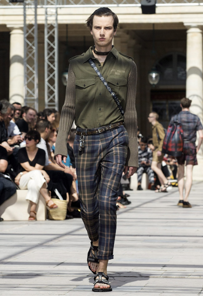 Louis Vuitton 2017 Spring & Summer. Men's collection. / Runway silk shirt.