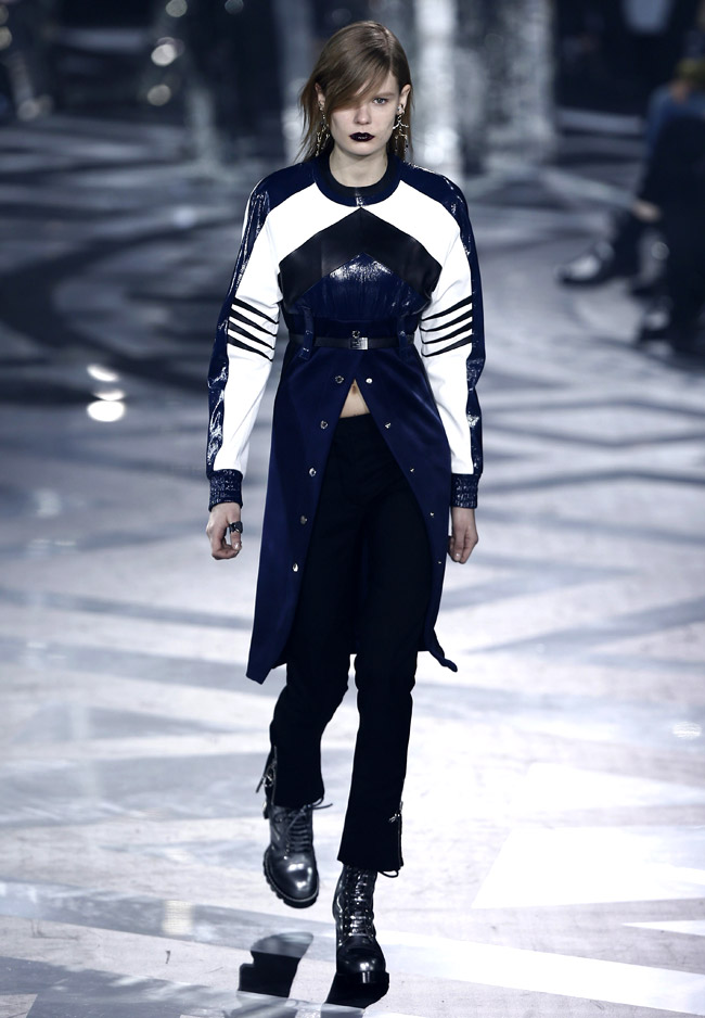 Louis Vuitton Fall 2016 Ready-to-Wear Fashion Show