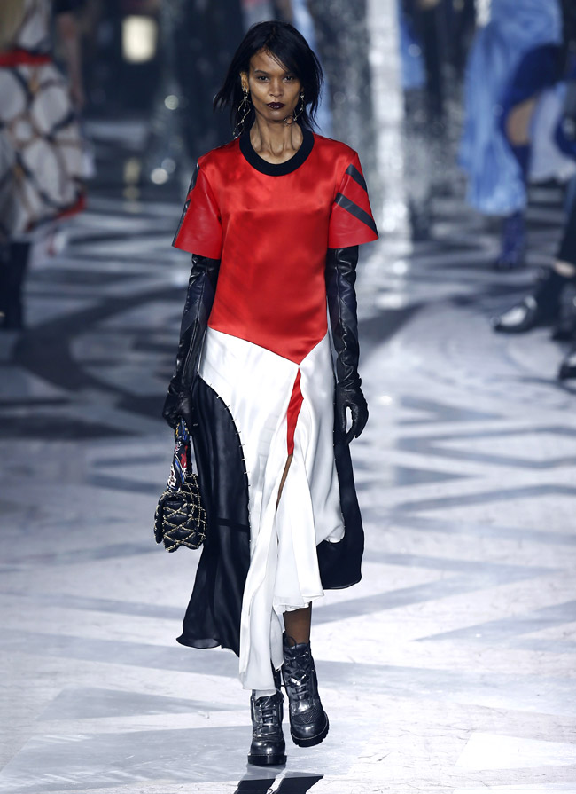 Louis Vuitton Fall 2016 Ready-to-Wear Fashion Show