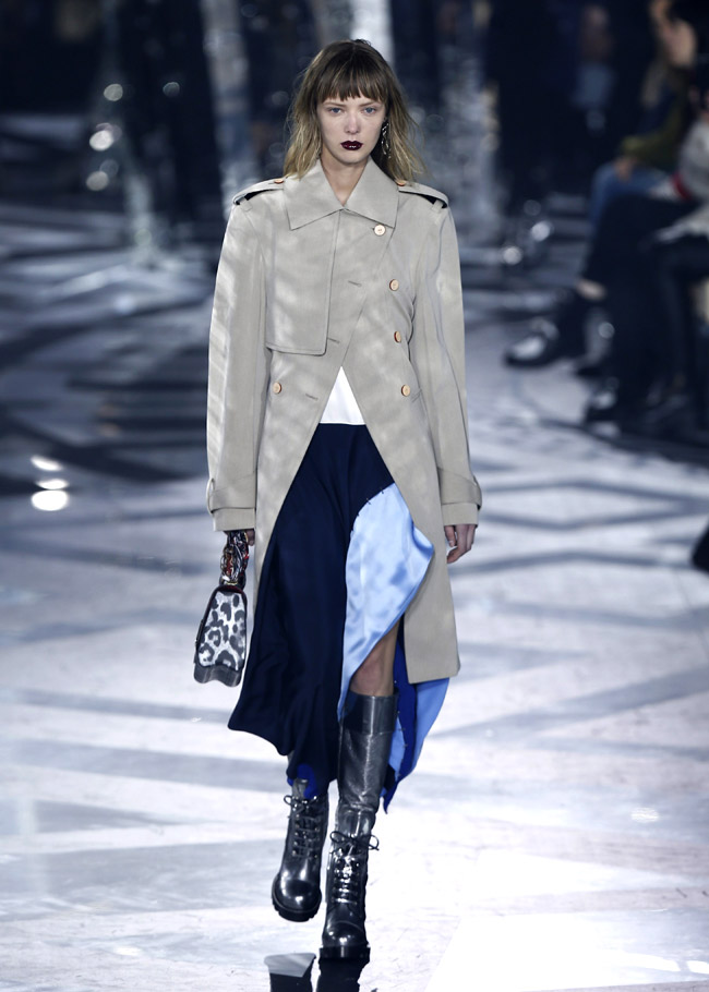 Louis Vuitton Fall 2017 Ready-to-Wear Fashion Show