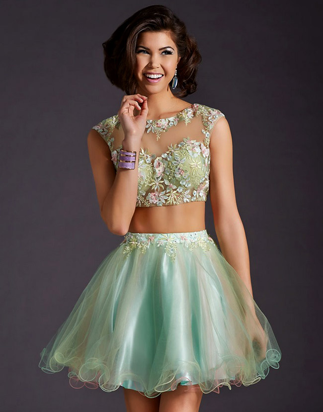 Fashion trends in prom dresses 2016