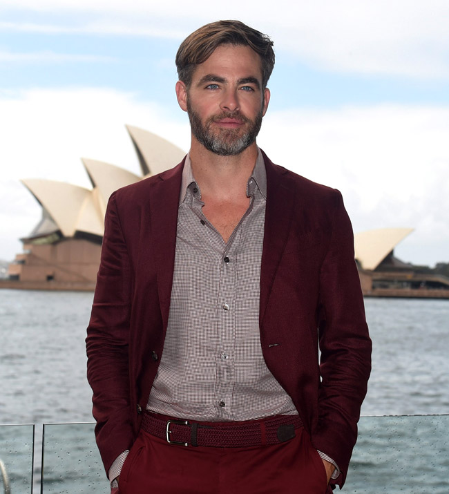 Star Trek Beyond Chris Pine in elegant men's suits