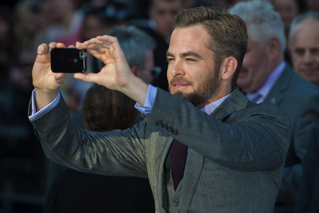 Star Trek Beyond Chris Pine in elegant men's suits