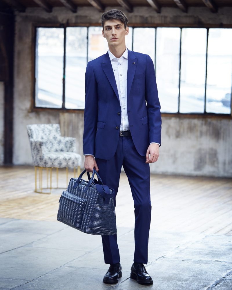 Ungaro Men Spring- Summer 2017 collection offers a variety of stylish men's suits 