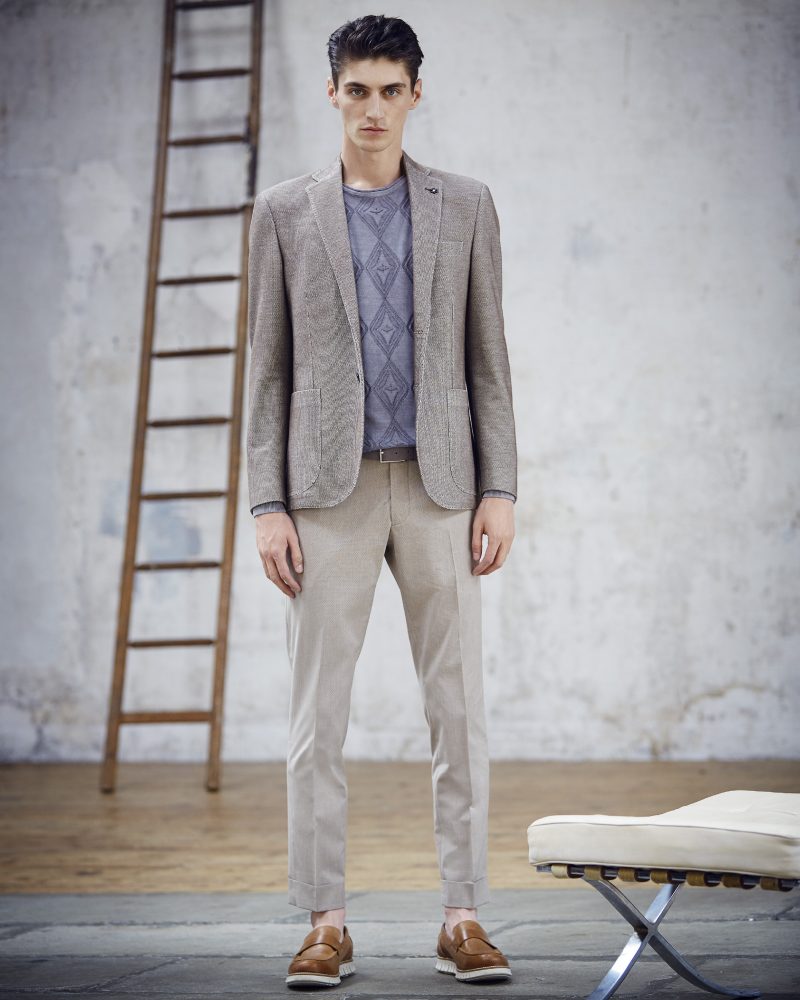 Ungaro Men Spring- Summer 2017 collection offers a variety of stylish men's suits 