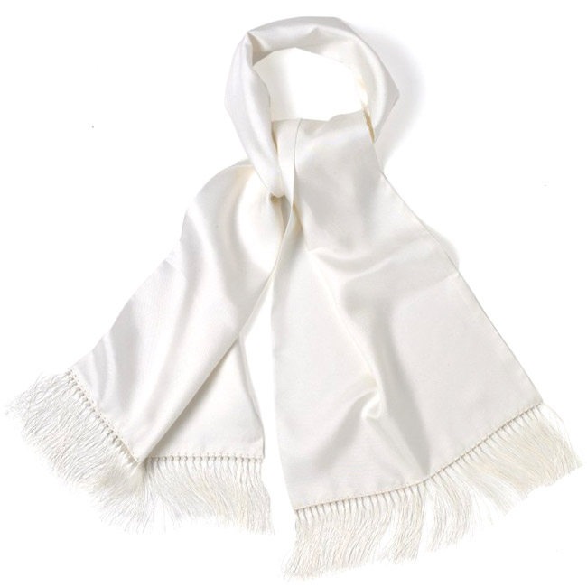 The scarf or more about draperies in menswear