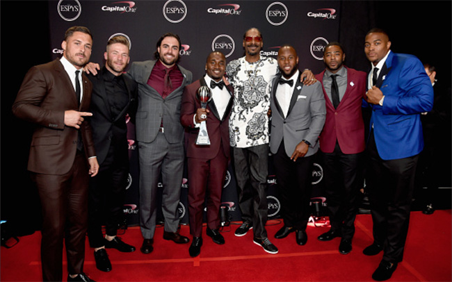 Danny Amendola rocks Kimberly McDonald cufflinks and lapel pin at the 2017 ESPY AWARDS 