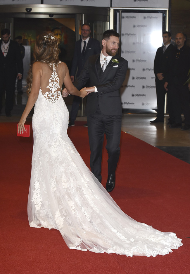 Rosa Clara designs Antonela Roccuzzo's wedding dress