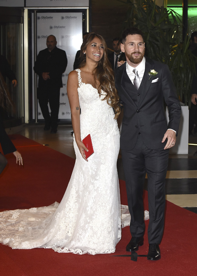 Rosa Clara designs Antonela Roccuzzo's wedding dress