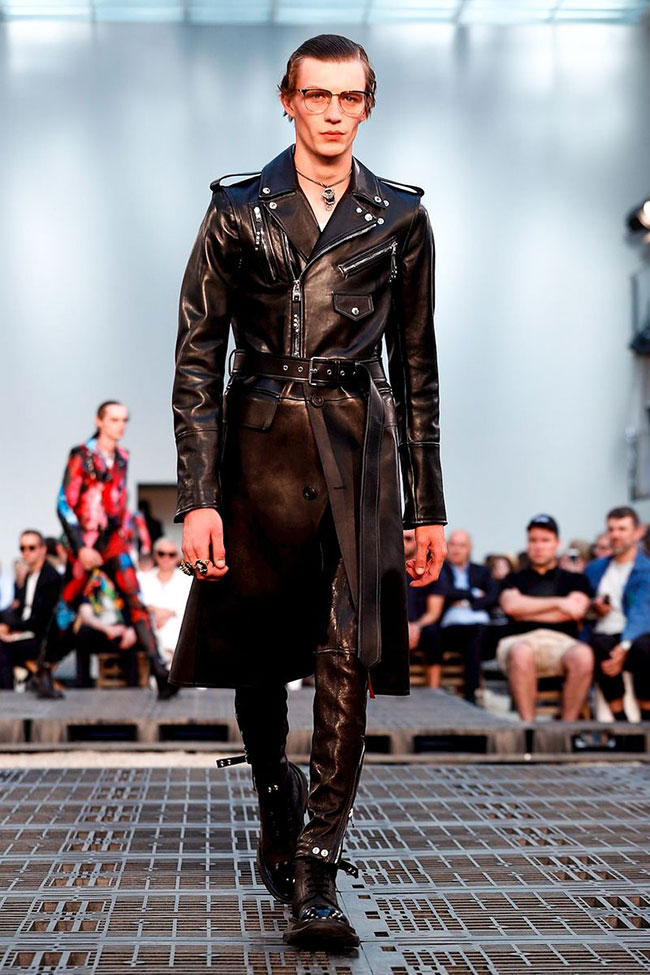 Alexander McQueen's Tailored Suits and Dramatic Looks at Paris Men's Fashion Week