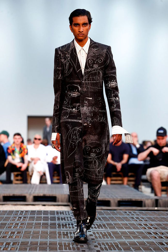 Alexander McQueen's Tailored Suits and Dramatic Looks at Paris Men's Fashion Week