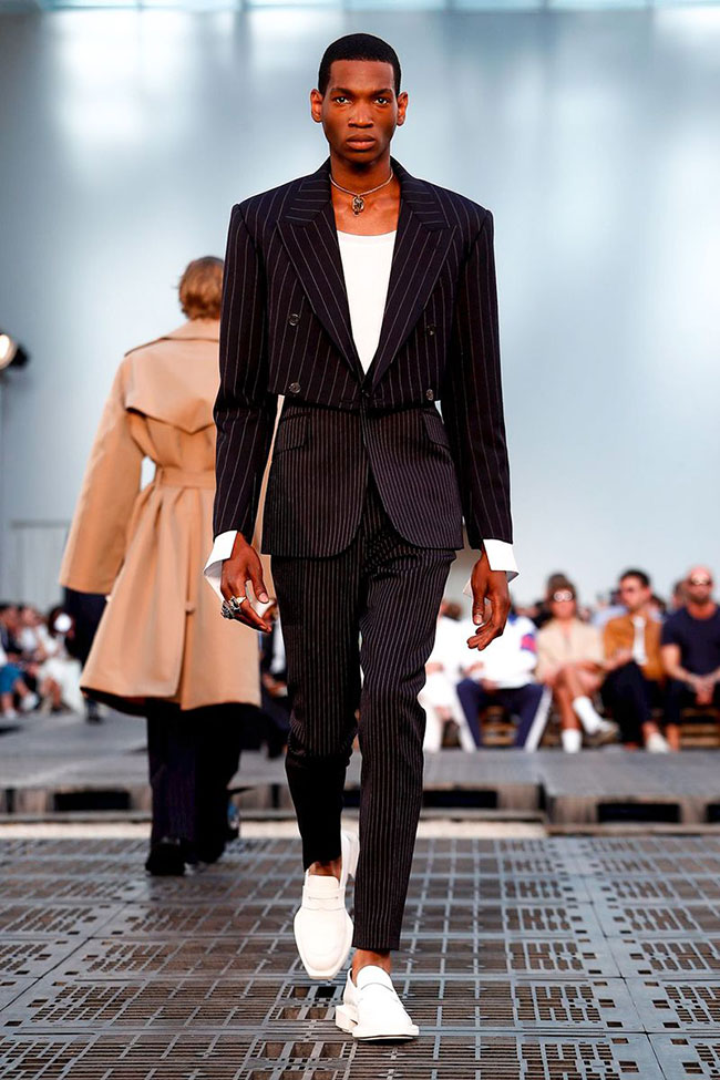 Alexander McQueen's Tailored Suits and Dramatic Looks at Paris Men's Fashion Week