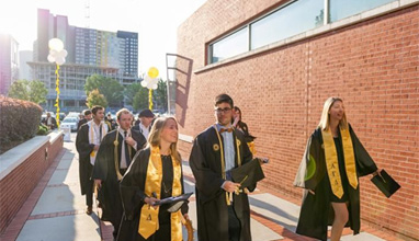 What to Wear to a College Graduation