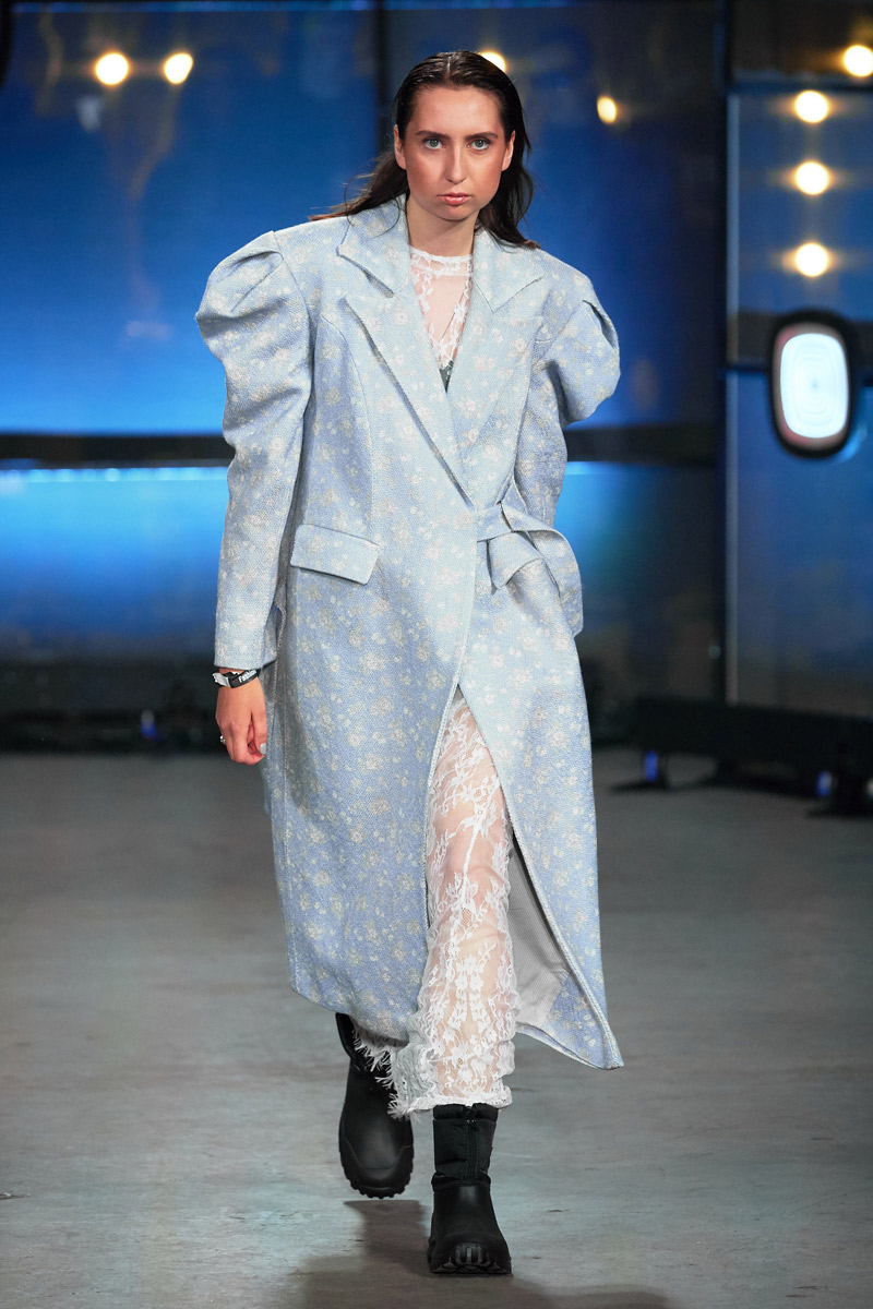 Marc Jacobs Brings Emotion and Self-Reflection to Surprise Runway -  Fashionista