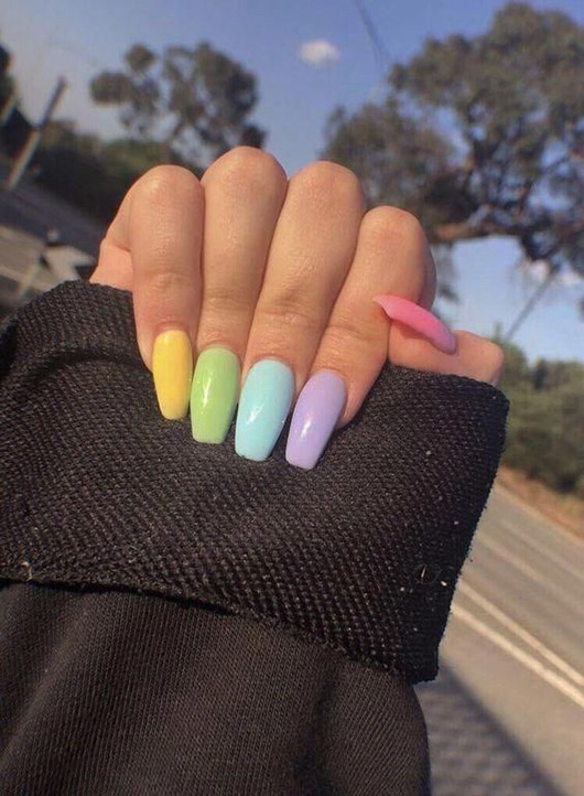 Plain iridescent nails