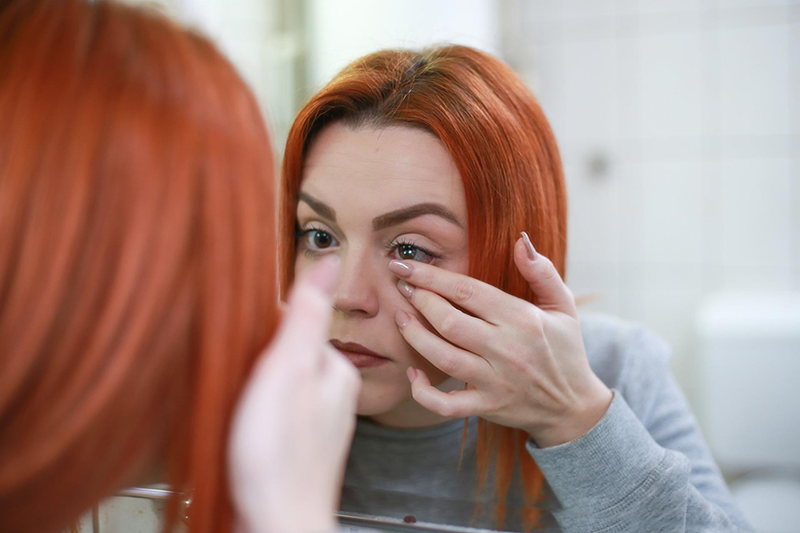 colored contact lenses