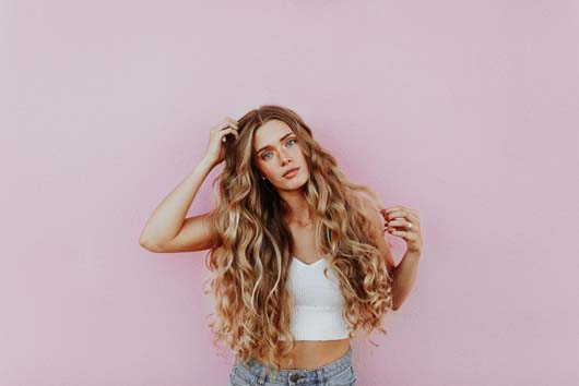 What causes frizz?
