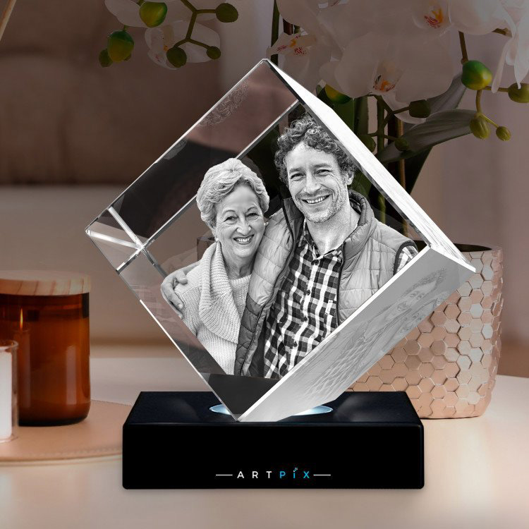 Unlocking Memories with the Elegance of a 3D Glass Picture Cube