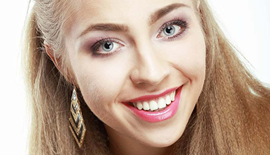 Flash A fashionable smile: Brighter teeth For More Self-confidence