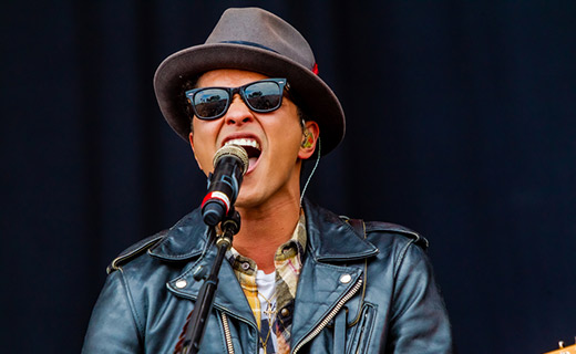 Bruno Mars' Fashion Style: A Blend of Retro and Modern Flair