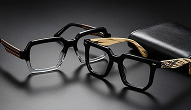 Why Black Eyeglass Frames Are a Must-Have for Men’s Fashion