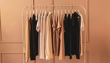 What Accessories to Wear with a Capsule Wardrobe: Mastering the Art of Effortless Style