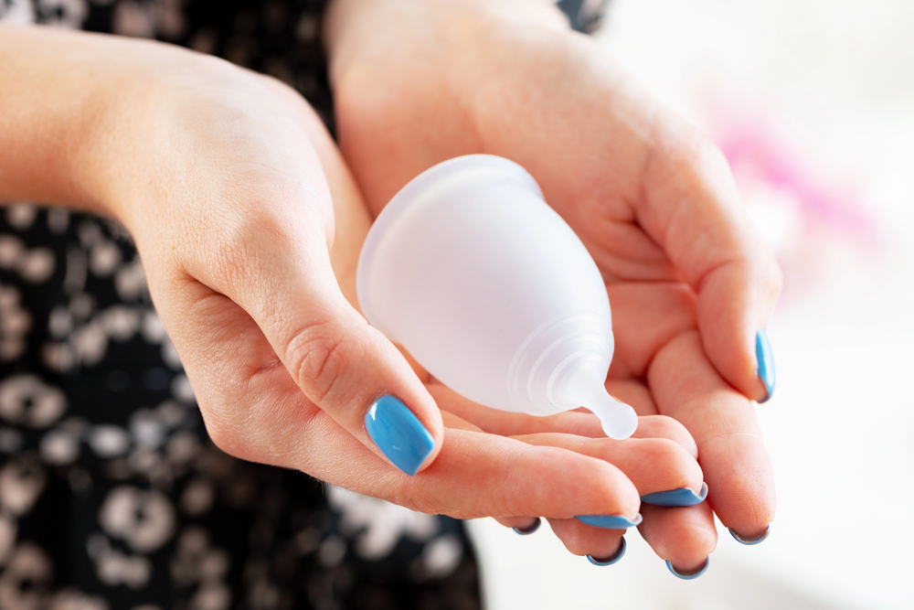 If you’ve been curious about menstrual cups but unsure where to begin, you’re not alone. It’s easy to feel overwhelmed. There are so many shapes, sizes, firmness levels—it can all start to feel confusing before you’ve even picked one up.