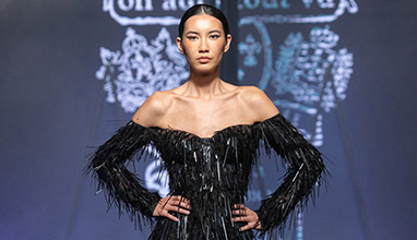 On Aura Tout Vu : sewing in orbit