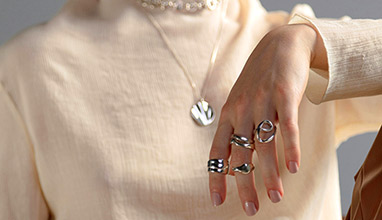 Statement Without Words: Styling Silver Jewelry for Everyday Impact