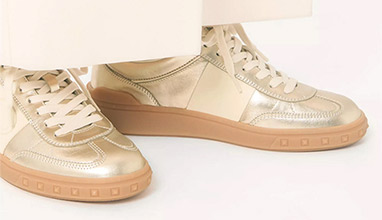 Luxury Sneakers and Tailoring: The New Definition of Contemporary Elegance 
