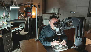 Stone setting schools in Europe ranked for anyone serious about a career in fine jewelry