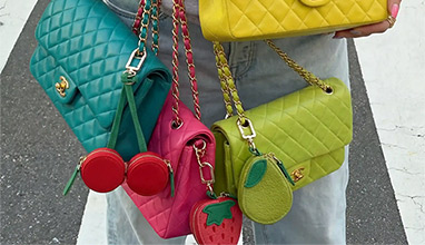 Make Your Handbag Unique: Accessory Trends