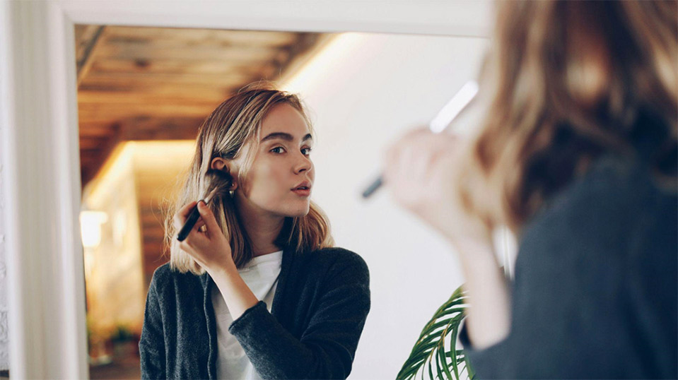 The Beauty and Style Details That Complete a Night Out