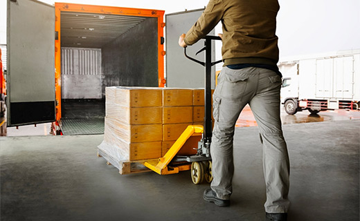 How global forwarding solutions simplify international fashion shopping